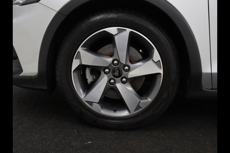 Ford Focus 1.0 EcoBoost Hybrid Active | Stoelverwarming | Trekhaak | Camera | Stuurverwarming | Carplay | Keyless | Full LED | Navigatie | Parkeerhulp | Climate control | Cruise control