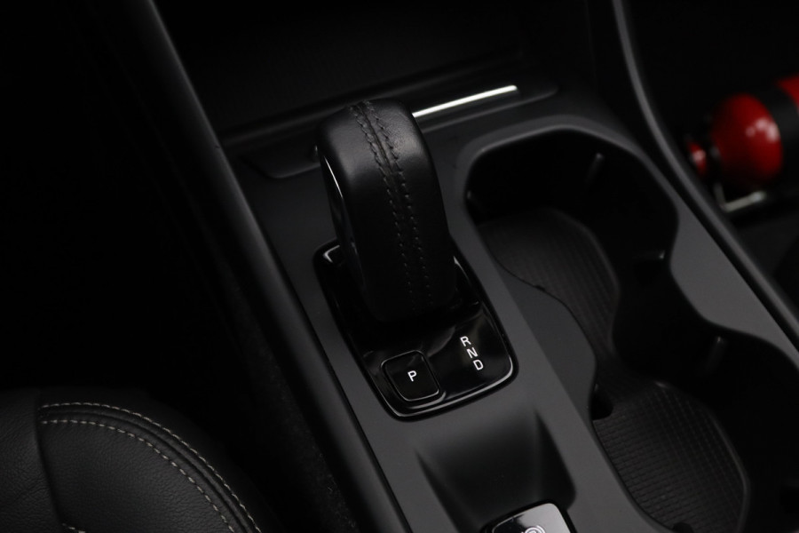 Volvo XC40 1.5 T4 211 PK Recharge Inscription Expression PHEV, Panoramadak, Leder, Camera