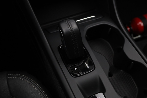 Volvo XC40 1.5 T4 211 PK Recharge Inscription Expression PHEV, Panoramadak, Leder, Camera