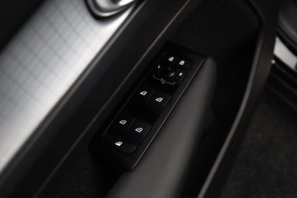 Volvo XC40 1.5 T4 211 PK Recharge Inscription Expression PHEV, Panoramadak, Leder, Camera