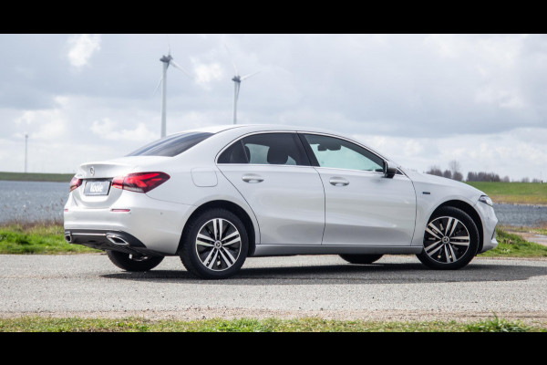 Mercedes-Benz A-Klasse 250 e Business Solution Luxury Limited CARPLAY / LEER / CAMERA / AUTOMAAT
