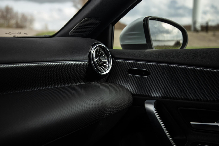 Mercedes-Benz A-Klasse 250 e Business Solution Luxury Limited CARPLAY / LEER / CAMERA / AUTOMAAT