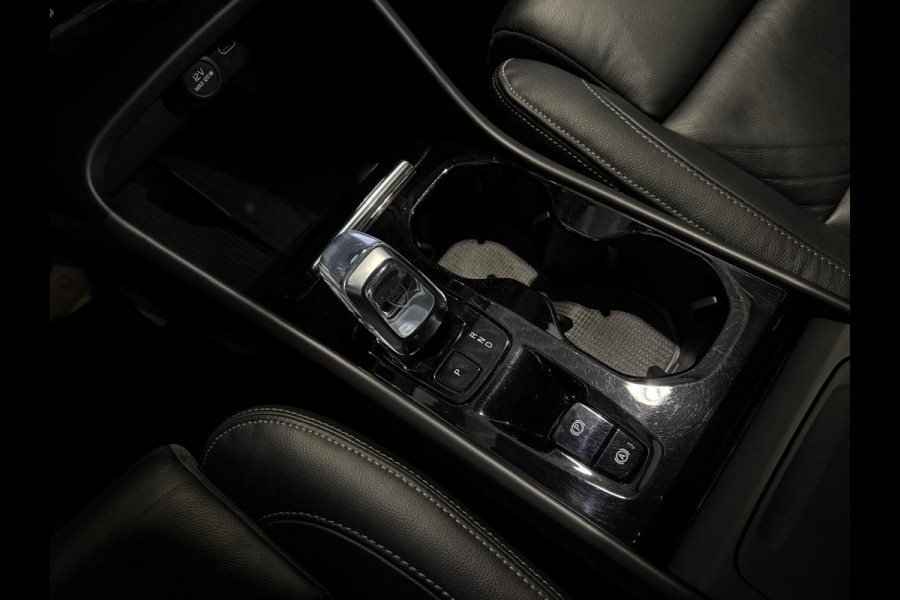 Volvo XC40 B4 Aut. Plus Dark ACC 360camera Stoelverwarming 197pk