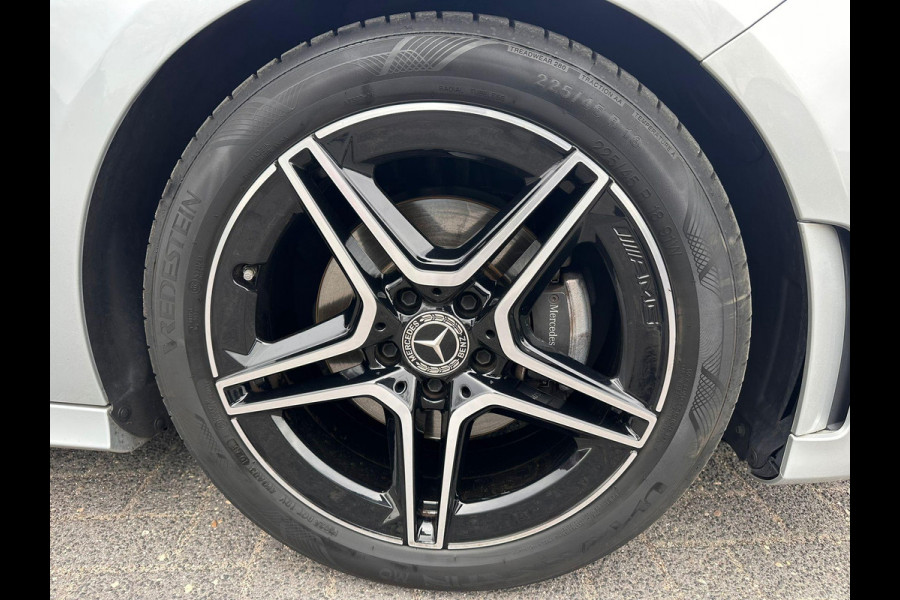 Mercedes-Benz A-Klasse 180 Business Solution AMG | Panorama | Leder Alcantara | LED |