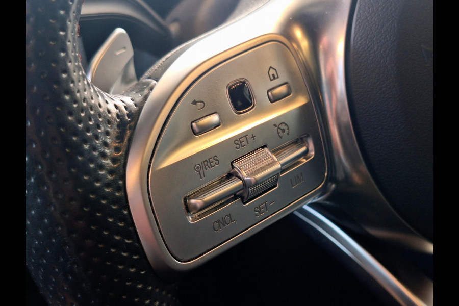 Mercedes-Benz A-Klasse 180 Business Solution AMG | Panorama | Leder Alcantara | LED |