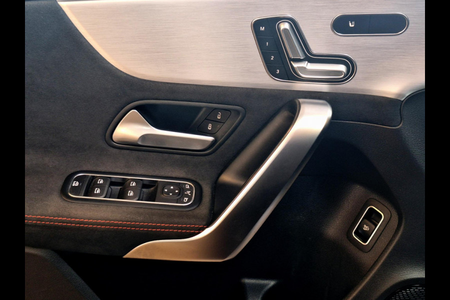 Mercedes-Benz A-Klasse 180 Business Solution AMG | Panorama | Leder Alcantara | LED |