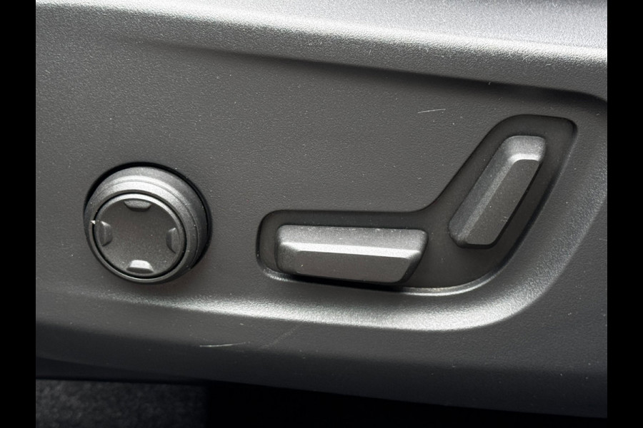Volvo XC40 1.5 T5 Recharge R-Design NL-auto | Schuif- Kanteldak | H&K | Trekhaak | Stoelverwarming | Memory | Adaptive Cruise