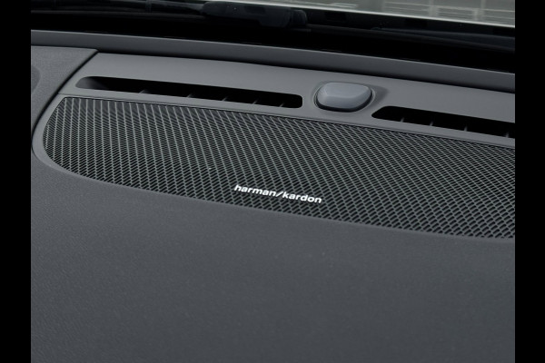 Volvo XC40 1.5 T5 Recharge R-Design NL-auto | Schuif- Kanteldak | H&K | Trekhaak | Stoelverwarming | Memory | Adaptive Cruise