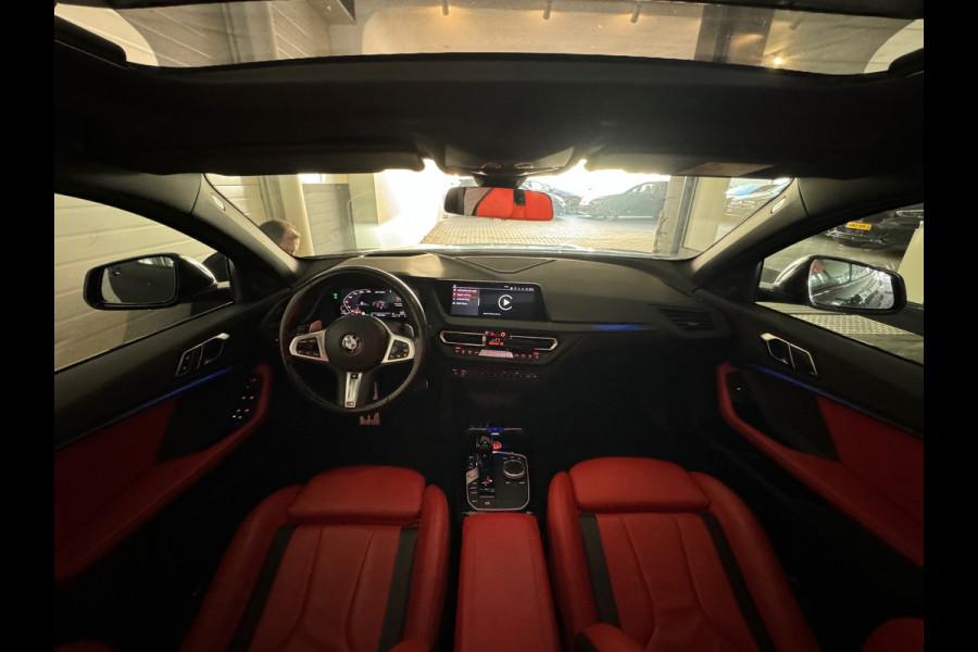 BMW 1-serie M135i xDrive Executive Pano|Keyless|Sfeer|HuD