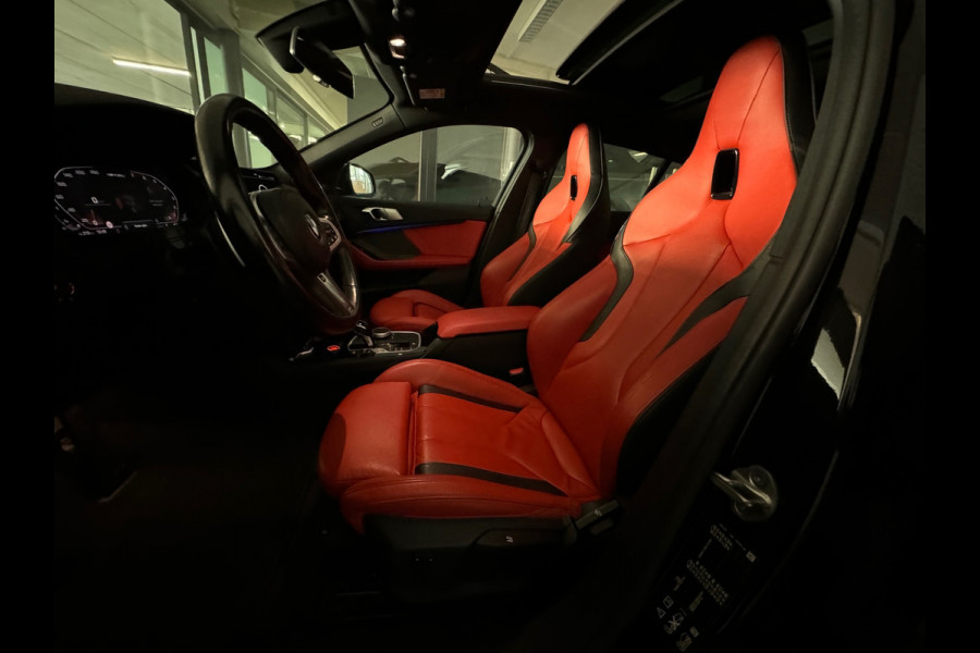 BMW 1-serie M135i xDrive Executive Pano|Keyless|Sfeer|HuD