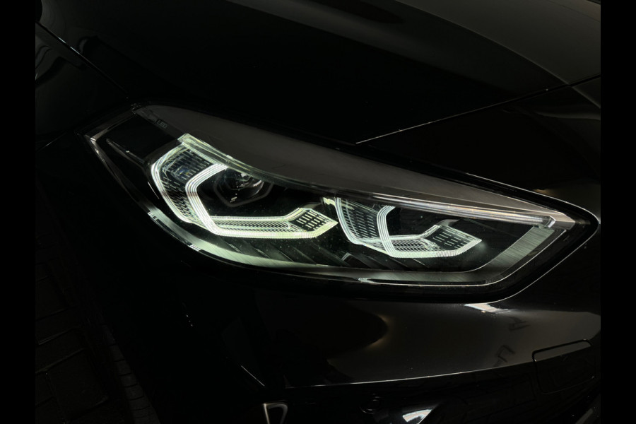 BMW 1-serie M135i xDrive Executive Pano|Keyless|Sfeer|HuD