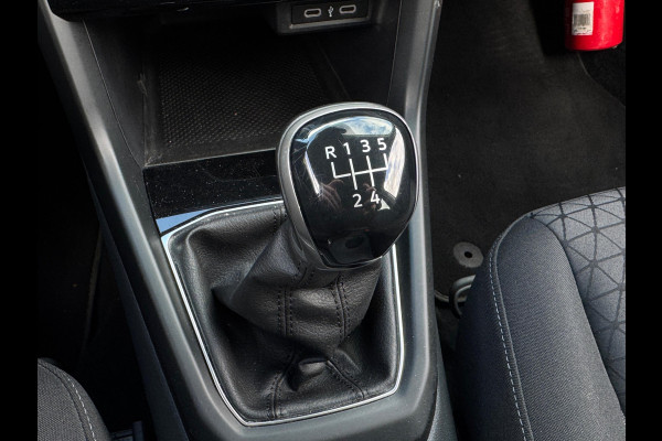 Volkswagen T-Cross TSI 95PK LIFE EDITION CARPLAY/NAVI/STOELVERW.