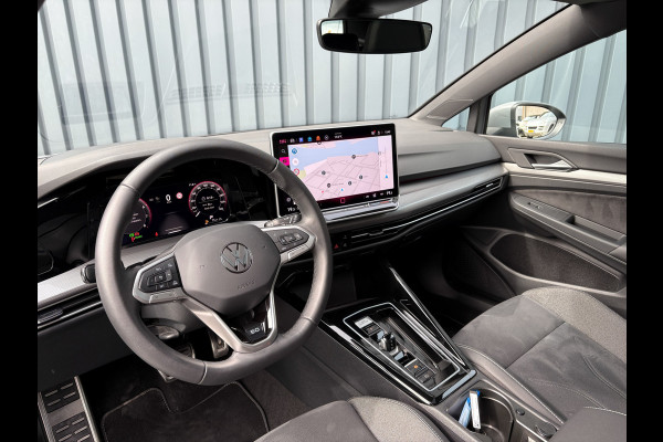 Volkswagen Golf 1.5 eTSI 50 Edition | Panodak | Trekhaak wegkl. | Stoelgeheugen | Head Up | IQ Light | Prijs Rijklaar!!