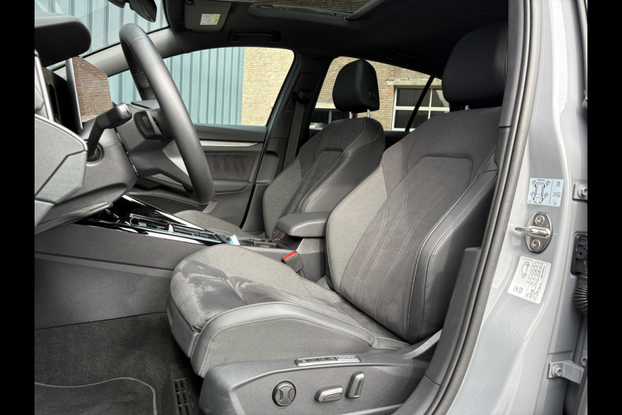 Volkswagen Golf 1.5 eTSI 50 Edition | Panodak | Trekhaak wegkl. | Stoelgeheugen | Head Up | IQ Light | Prijs Rijklaar!!