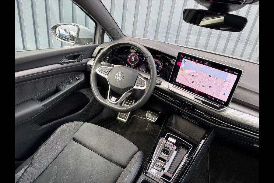 Volkswagen Golf 1.5 eTSI 50 Edition | Panodak | Trekhaak wegkl. | Stoelgeheugen | Head Up | IQ Light | Prijs Rijklaar!!