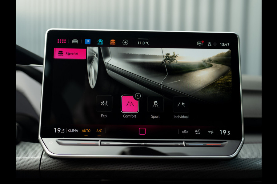 Volkswagen Golf 1.5 eTSI 50 Edition | Panodak | Trekhaak wegkl. | Stoelgeheugen | Head Up | IQ Light | Prijs Rijklaar!!