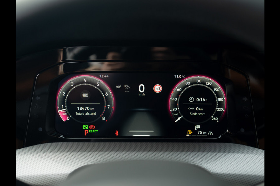 Volkswagen Golf 1.5 eTSI 50 Edition | Panodak | Trekhaak wegkl. | Stoelgeheugen | Head Up | IQ Light | Prijs Rijklaar!!