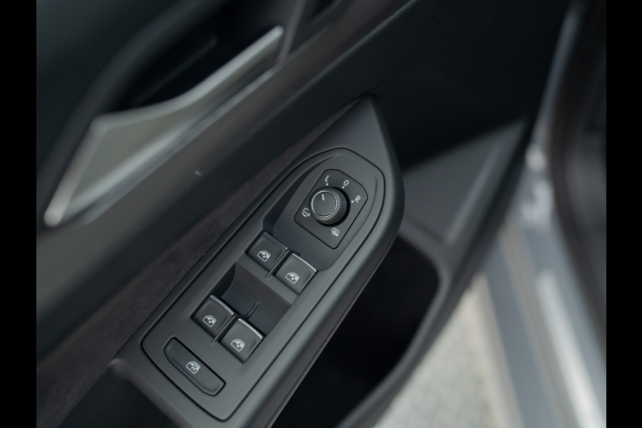 Volkswagen Golf 1.5 eTSI 50 Edition | Panodak | Trekhaak wegkl. | Stoelgeheugen | Head Up | IQ Light | Prijs Rijklaar!!