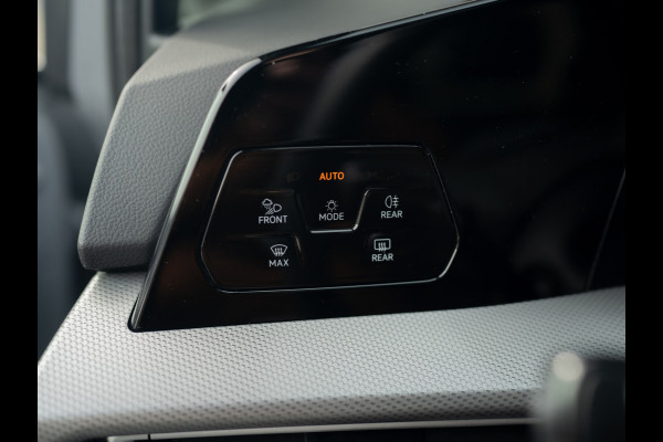 Volkswagen Golf 1.5 eTSI 50 Edition | Panodak | Trekhaak wegkl. | Stoelgeheugen | Head Up | IQ Light | Prijs Rijklaar!!