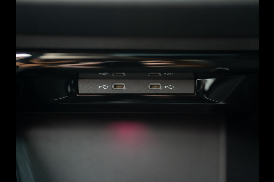 Volkswagen Golf 1.5 eTSI 50 Edition | Panodak | Trekhaak wegkl. | Stoelgeheugen | Head Up | IQ Light | Prijs Rijklaar!!