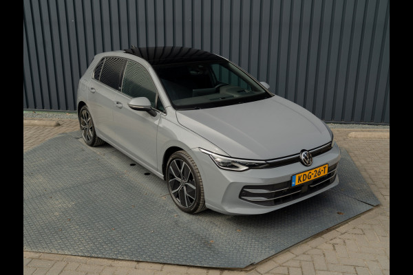 Volkswagen Golf 1.5 eTSI 50 Edition | Panodak | Trekhaak wegkl. | Stoelgeheugen | Head Up | IQ Light | Prijs Rijklaar!!