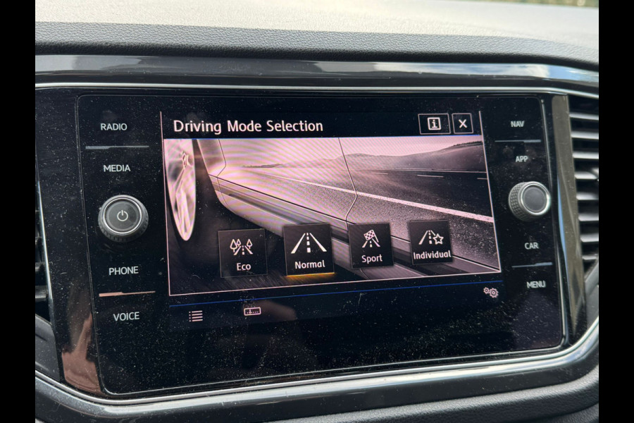 Volkswagen T-Roc 1.5 TSI 150PK DSG STYLE CAMERA/ACC/NAVI/CARPLAY