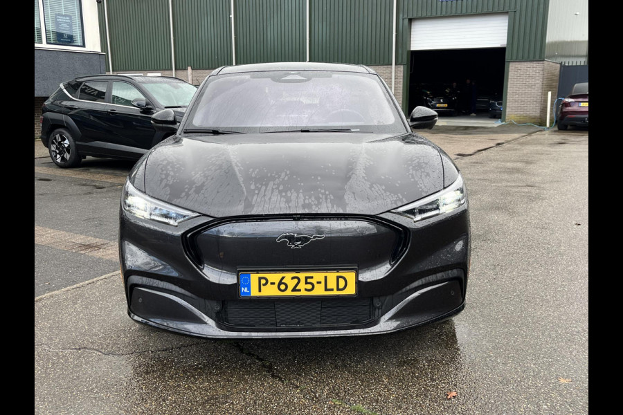 Ford Mustang Mach-E AWD 75 kWh SOH 95% |14.000KM!! VAN € 34.900,- VOOR € 31.877,- UW LENTEVOORDEEL € 3.023,-!| ORIG. NL NAP| EERSTE EIGENAAR| ELEKTRISCHE ACHTERKLEP| B&O| 360 CAMERA| STOEL + STUURVERWARMING| PANO