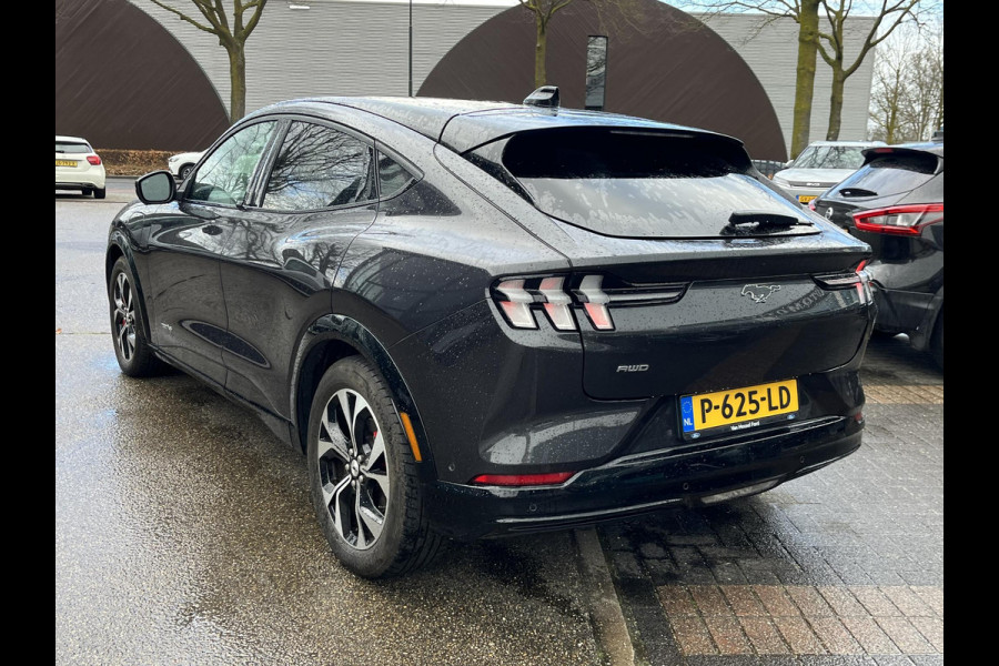 Ford Mustang Mach-E AWD 75 kWh SOH 95% |14.000KM!! VAN € 34.900,- VOOR € 31.877,- UW LENTEVOORDEEL € 3.023,-!| ORIG. NL NAP| EERSTE EIGENAAR| ELEKTRISCHE ACHTERKLEP| B&O| 360 CAMERA| STOEL + STUURVERWARMING| PANO