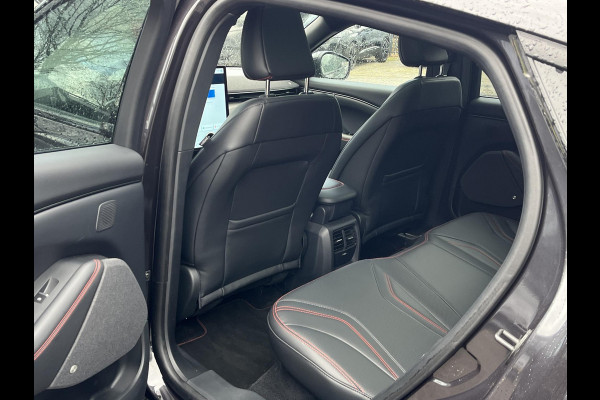 Ford Mustang Mach-E AWD 75 kWh SOH 95% |14.000KM!! VAN € 34.900,- VOOR € 31.877,- UW LENTEVOORDEEL € 3.023,-!| ORIG. NL NAP| EERSTE EIGENAAR| ELEKTRISCHE ACHTERKLEP| B&O| 360 CAMERA| STOEL + STUURVERWARMING| PANO