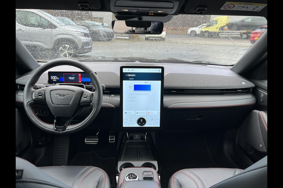 Ford Mustang Mach-E AWD 75 kWh SOH 95% |14.000KM!! VAN € 34.900,- VOOR € 31.877,- UW LENTEVOORDEEL € 3.023,-!| ORIG. NL NAP| EERSTE EIGENAAR| ELEKTRISCHE ACHTERKLEP| B&O| 360 CAMERA| STOEL + STUURVERWARMING| PANO