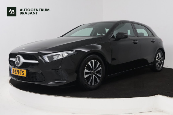Mercedes-Benz A-Klasse 180 Business Solution (ACHTERUITRIJCAMERA, CRUISE CONTROL, NAVIGATIE, PARKEERSENSOREN)