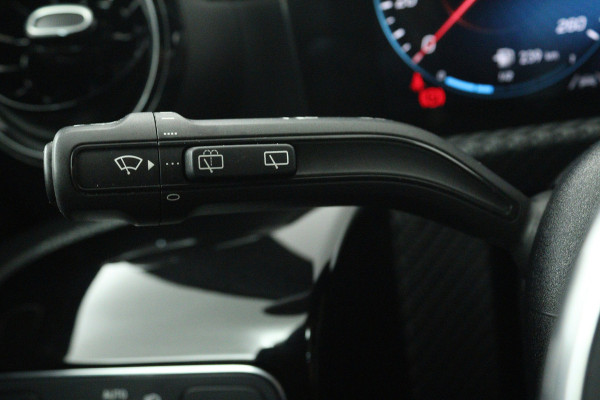 Mercedes-Benz A-Klasse 180 Business Solution (ACHTERUITRIJCAMERA, CRUISE CONTROL, NAVIGATIE, PARKEERSENSOREN)