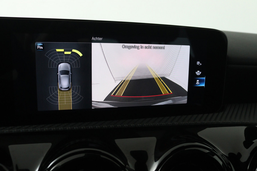 Mercedes-Benz A-Klasse 180 Business Solution (ACHTERUITRIJCAMERA, CRUISE CONTROL, NAVIGATIE, PARKEERSENSOREN)