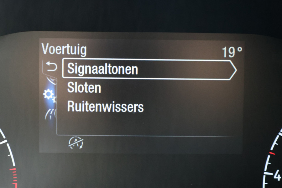 Ford Transit Connect 1.5 EcoBlue L2 | CarPlay | Camera | Navigatie | Cruise control | Trekhaak | Elek. ramen | Climate control | PDC | NAP Logisch | Nieuwe APK | Dealer onderhouden