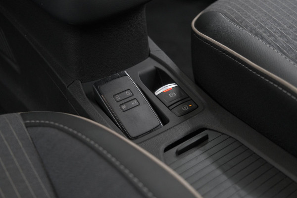 Renault Clio TCe 90 GPF techno | 360 Camera | Adaptieve Cruise Control | Navigatie | 9.3 Inch Groot Scherm