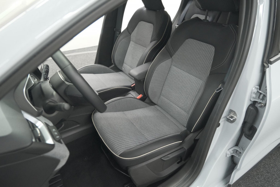 Renault Clio TCe 90 GPF techno | 360 Camera | Adaptieve Cruise Control | Navigatie | 9.3 Inch Groot Scherm