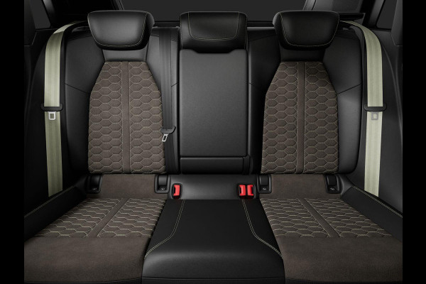 Audi RS3 Sportback Competition Limited 2.5 TFSI 295 kW / 400 PK SB Audi Exclusive Matte Gletsjerwit | Panoramadak | Sonos | HUD |