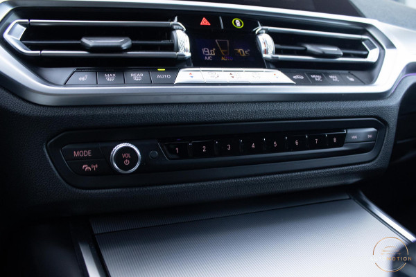 BMW 3-serie 330e PANO MEMORY M PAKKET CAMERA HUD