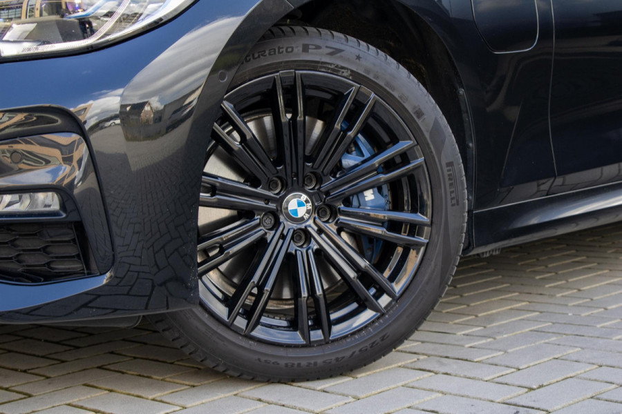 BMW 3-serie 330e PANO MEMORY M PAKKET CAMERA HUD