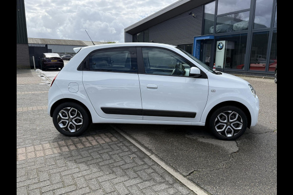 Renault Twingo 1.0 SCe Collection VAN € 12.900,- VOOR € 9.999- UW LENTEVOORDEEL: € 2.901-! | 47.000 KM | ORIGINEEL NL AUTO | CRUISE CONTROL | PARKEERSENSOREN | ALL SEASON BANDEN | RIJKLAAR GELEVERD MET 12 MND BOVAG GARANTIE |