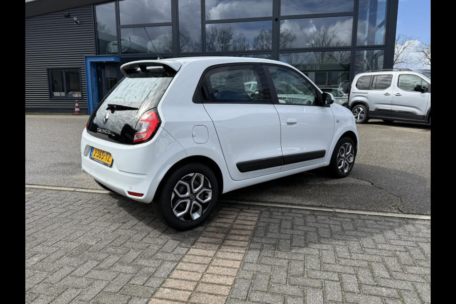 Renault Twingo 1.0 SCe Collection VAN € 12.900,- VOOR € 9.999- UW LENTEVOORDEEL: € 2.901-! | 47.000 KM | ORIGINEEL NL AUTO | CRUISE CONTROL | PARKEERSENSOREN | ALL SEASON BANDEN | RIJKLAAR GELEVERD MET 12 MND BOVAG GARANTIE |