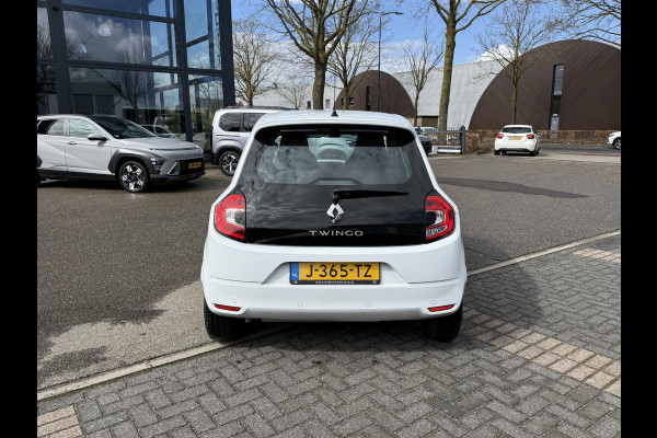 Renault Twingo 1.0 SCe Collection VAN € 12.900,- VOOR € 9.999- UW LENTEVOORDEEL: € 2.901-! | 47.000 KM | ORIGINEEL NL AUTO | CRUISE CONTROL | PARKEERSENSOREN | ALL SEASON BANDEN | RIJKLAAR GELEVERD MET 12 MND BOVAG GARANTIE |