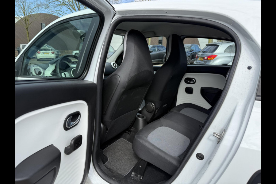 Renault Twingo 1.0 SCe Collection VAN € 12.900,- VOOR € 9.999- UW LENTEVOORDEEL: € 2.901-! | 47.000 KM | ORIGINEEL NL AUTO | CRUISE CONTROL | PARKEERSENSOREN | ALL SEASON BANDEN | RIJKLAAR GELEVERD MET 12 MND BOVAG GARANTIE |