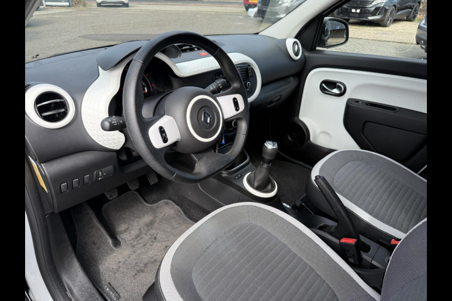 Renault Twingo 1.0 SCe Collection VAN € 12.900,- VOOR € 9.999- UW LENTEVOORDEEL: € 2.901-! | 47.000 KM | ORIGINEEL NL AUTO | CRUISE CONTROL | PARKEERSENSOREN | ALL SEASON BANDEN | RIJKLAAR GELEVERD MET 12 MND BOVAG GARANTIE |