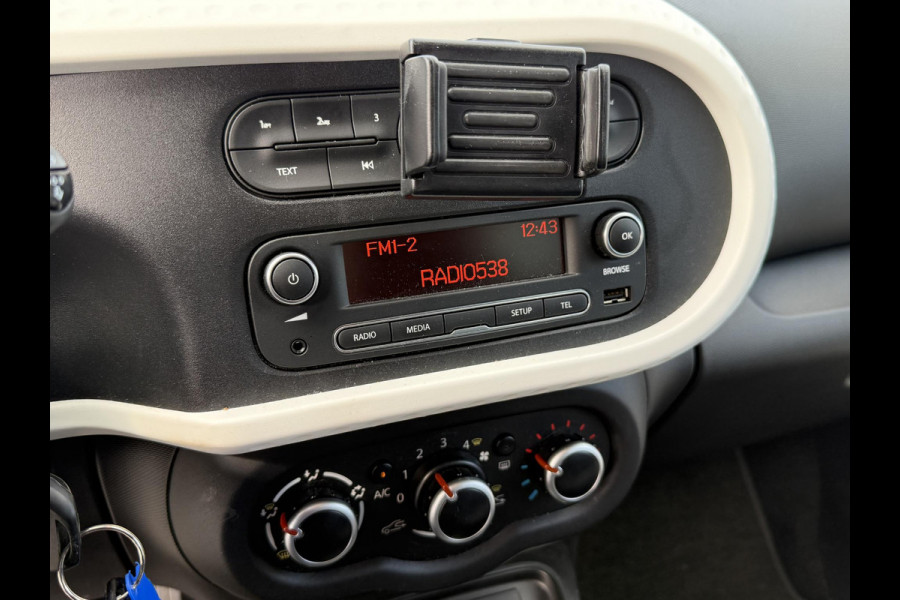 Renault Twingo 1.0 SCe Collection VAN € 12.900,- VOOR € 9.999- UW LENTEVOORDEEL: € 2.901-! | 47.000 KM | ORIGINEEL NL AUTO | CRUISE CONTROL | PARKEERSENSOREN | ALL SEASON BANDEN | RIJKLAAR GELEVERD MET 12 MND BOVAG GARANTIE |