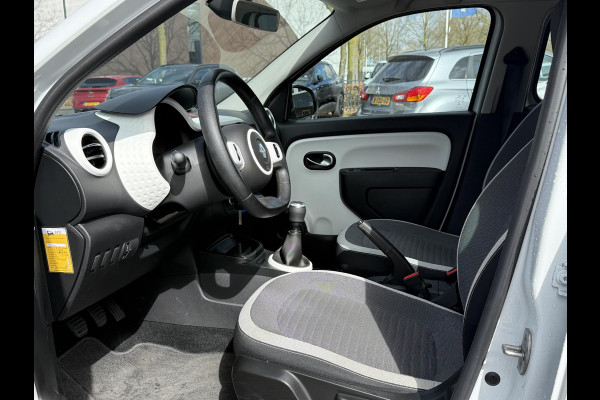 Renault Twingo 1.0 SCe Collection VAN € 12.900,- VOOR € 9.999- UW LENTEVOORDEEL: € 2.901-! | 47.000 KM | ORIGINEEL NL AUTO | CRUISE CONTROL | PARKEERSENSOREN | ALL SEASON BANDEN | RIJKLAAR GELEVERD MET 12 MND BOVAG GARANTIE |