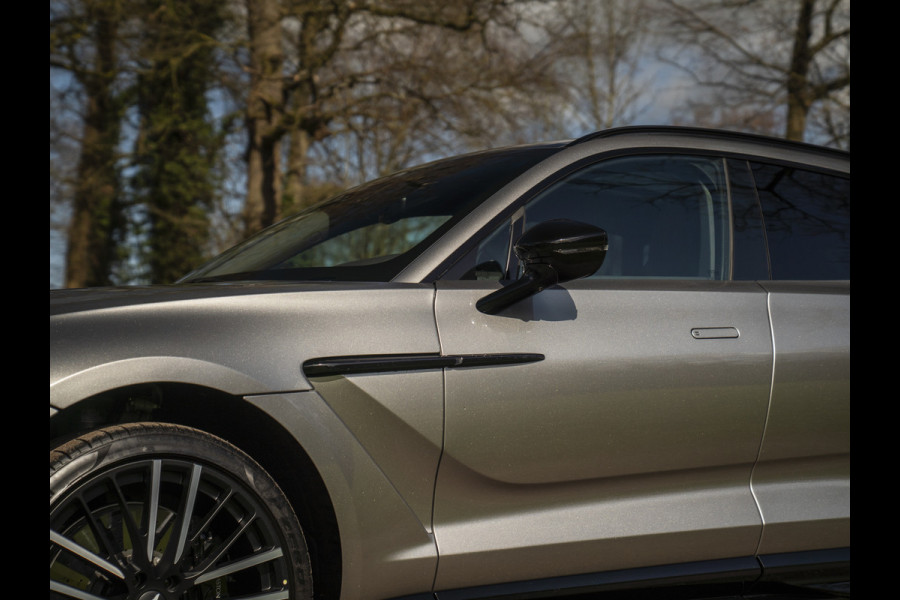 Aston Martin DBX 707 4.0 V8 | Facelift | Sports Plus Seats | Luchtvering | Stoelventilatie | Carbon! | Pano-dak