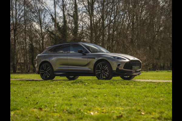 Aston Martin DBX 707 4.0 V8 | Facelift | Sports Plus Seats | Luchtvering | Stoelventilatie | Carbon! | Pano-dak
