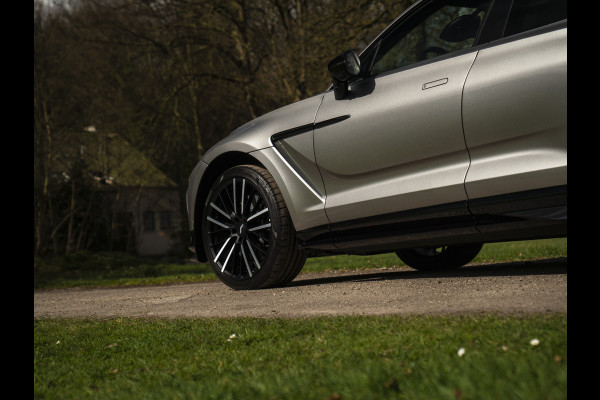 Aston Martin DBX 707 4.0 V8 | Facelift | Sports Plus Seats | Luchtvering | Stoelventilatie | Carbon! | Pano-dak