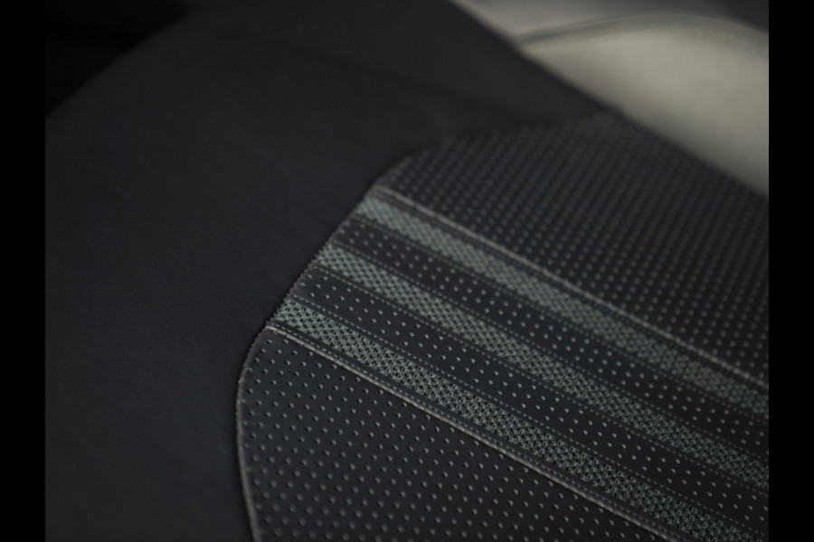 Aston Martin DBX 707 4.0 V8 | Facelift | Sports Plus Seats | Luchtvering | Stoelventilatie | Carbon! | Pano-dak